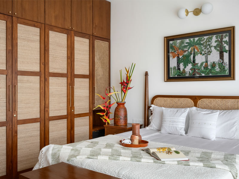 Beautiful Bedside Wooden Table Vase - Beautiful Homes