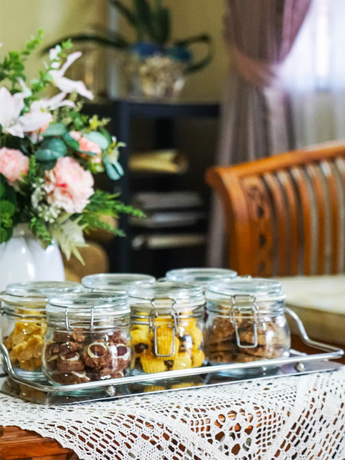 Cute Transparent Cookies or Snack Jar - Beautiful Homes
