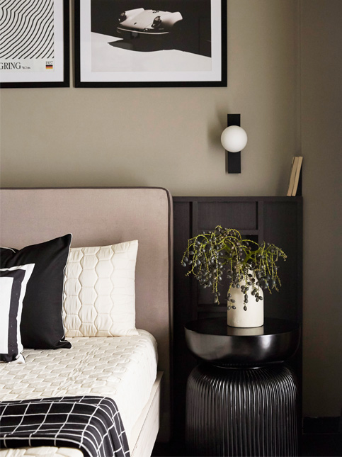 Monochrome bedroom with modern décor - Beautiful Homes