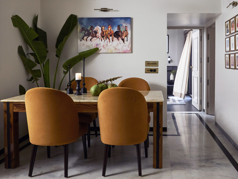 Stylish dining room with art - Beautiful Homes