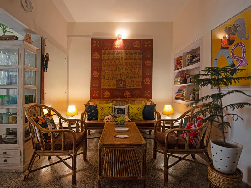 Pretty and Calm Living Room with Warm Lamps - Beautiful Homes