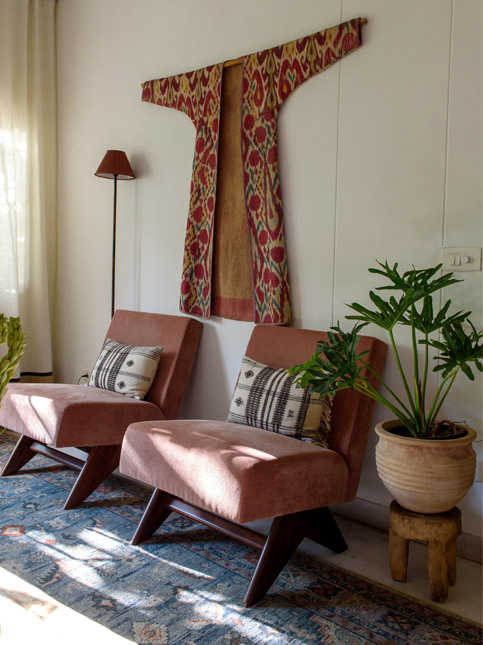 Accent chairs and textile wall art – Beautiful Homes