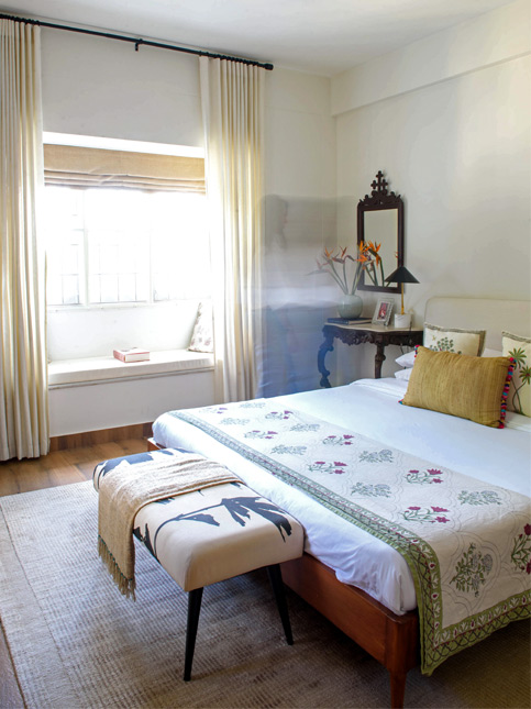 Bright bedroom with floral bedding – Beautiful Homes