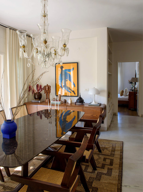 Elegant dining room with chandelier - Beautiful Homes