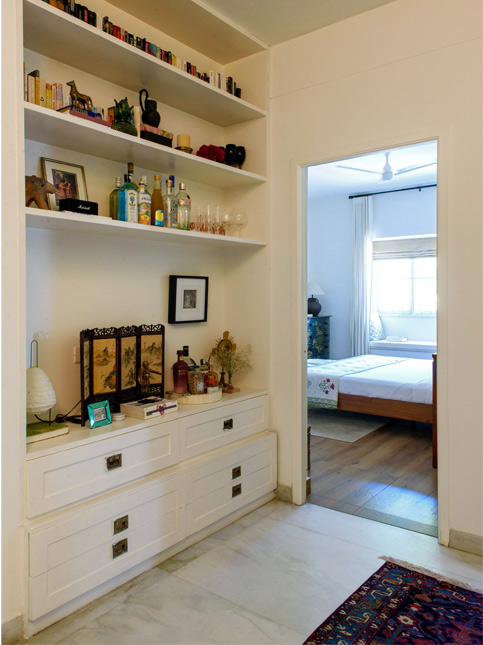 Open shelf bar with bedroom view – Beautiful Homes