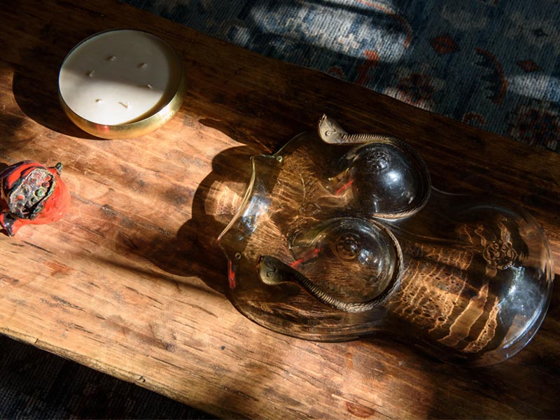 Rustic table with artistic décor – Beautiful Homes