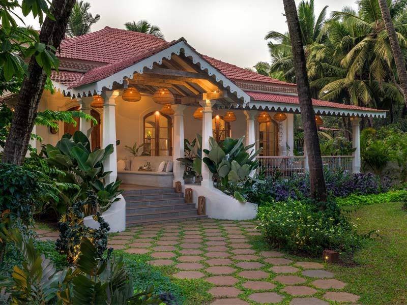 Garden entry to vintage home – Beautiful Homes