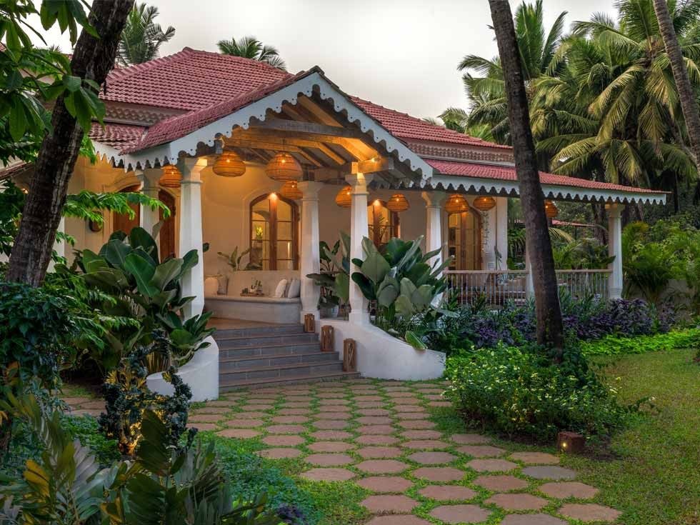 Garden entry to vintage home – Beautiful Homes