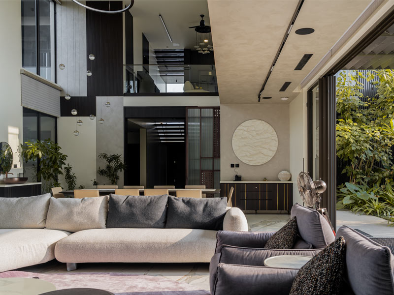 Living space with wood accents – Beautiful Homes