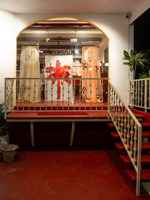 Balcony entrance with staircase - Beautiful Homes