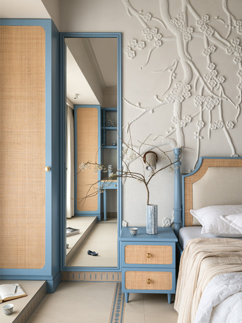 Daughters room with vivid blue accents – Beautiful Homes