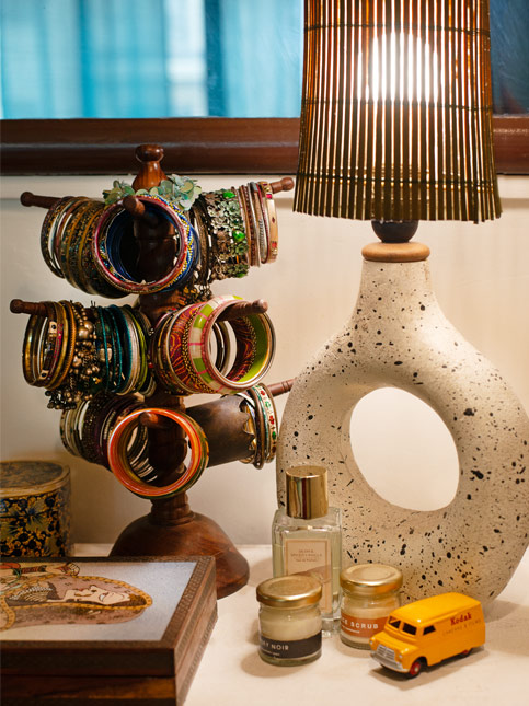 Vintage dresser décor with colourful bangles, ceramic lamp and personal keepsakes – Beautiful Homes