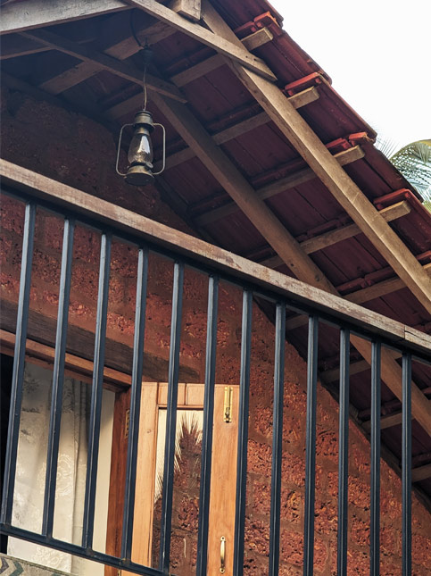 Laterite wall with balcony – Beautiful Homes