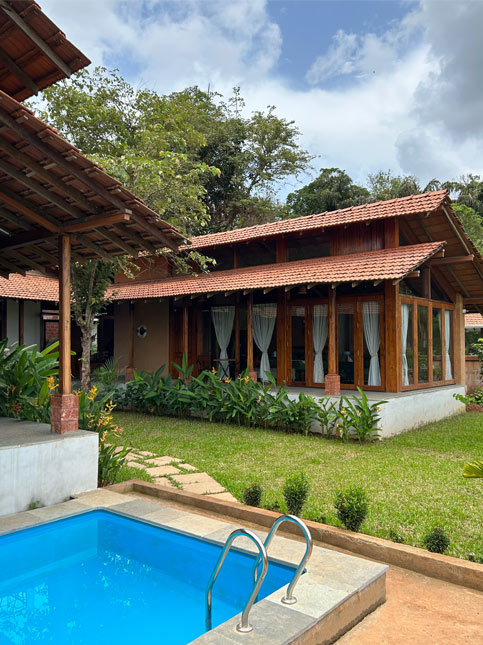 Poolside – Beautiful Homes