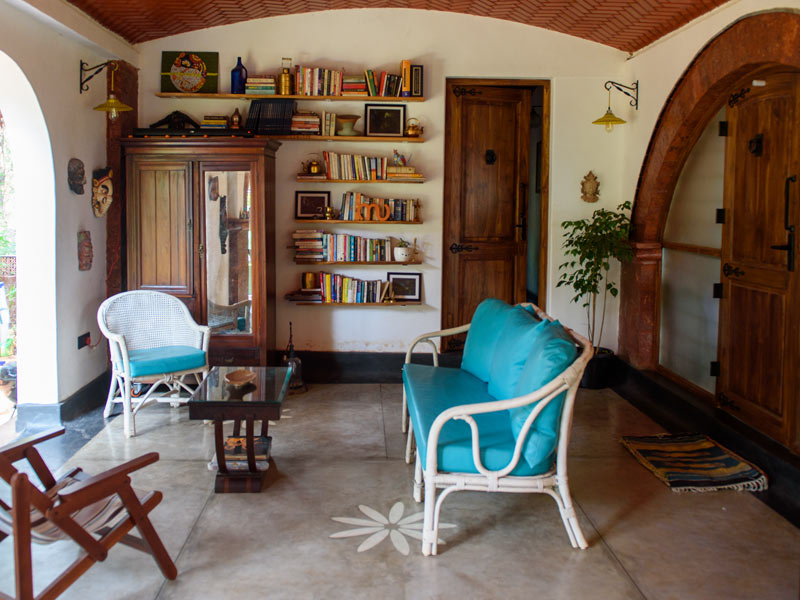 A wide shot of a living room with a unique vaulted ceiling made of terracotta tiles - Beautiful Homes