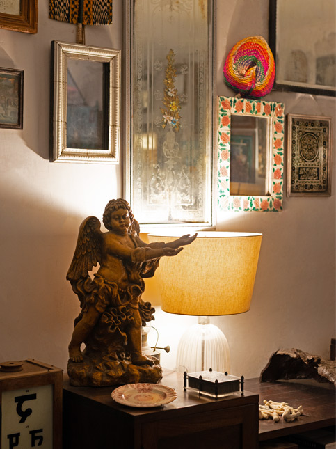 Eclectic den – Beautiful Homes