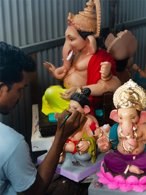 Intricate painting of the eyes – Beautiful Homes