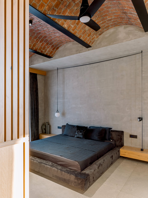 Architect’s bedroom featuring rustic and minimalist design elements – Beautiful Homes