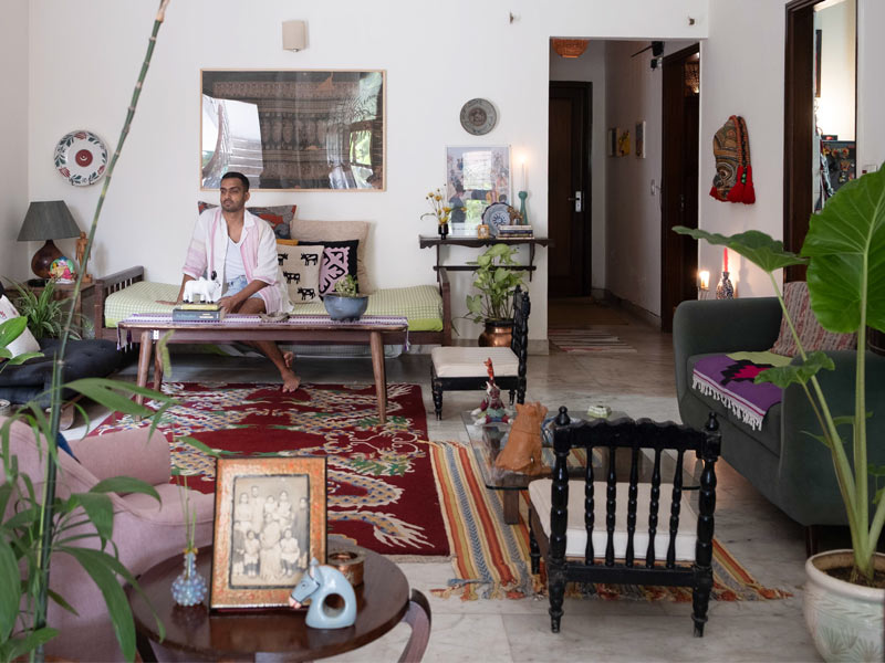 Vidush in living room with textiles, plants, and vintage furniture – Beautiful Homes