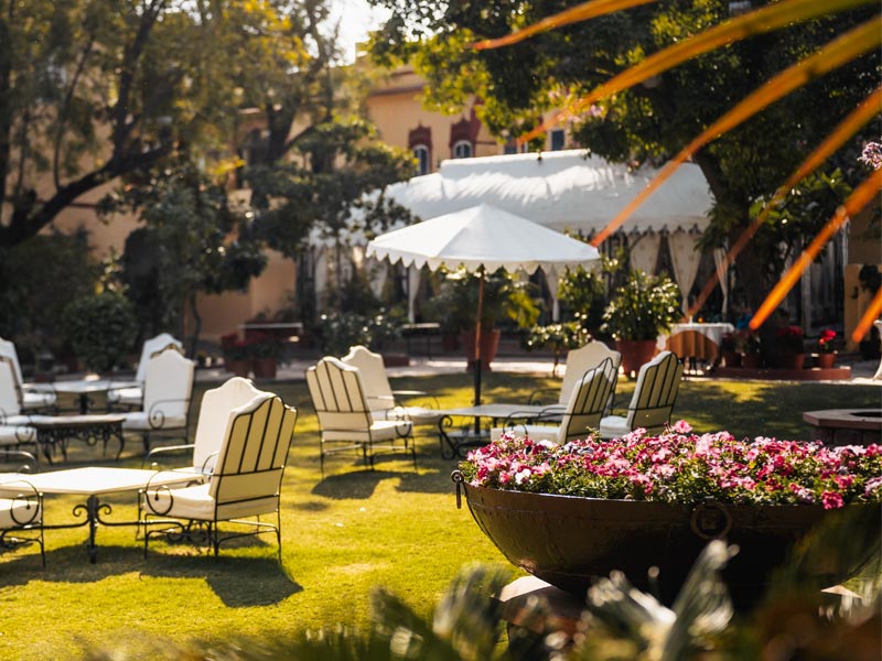 Sunlit lawns at Rohet Garh for relaxed heritage dining – Beautiful Homes