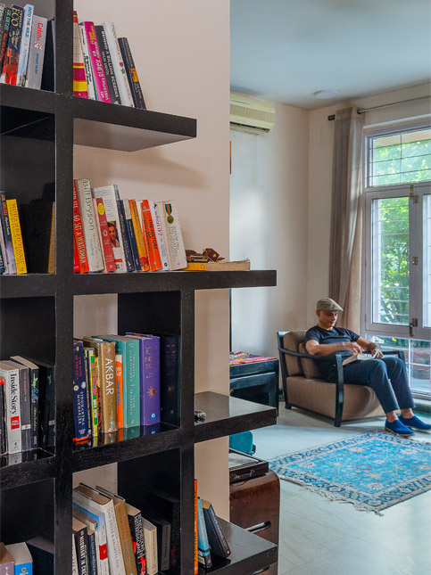 Manu Joseph reading a performance transcript in his living room – Beautiful Homes