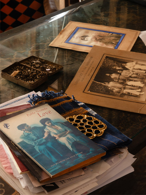 Poolside office with photos, poetry and fragments - Beautiful Homes