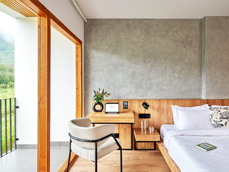 Stone and timber wall design in Manali home – Beautiful Homes