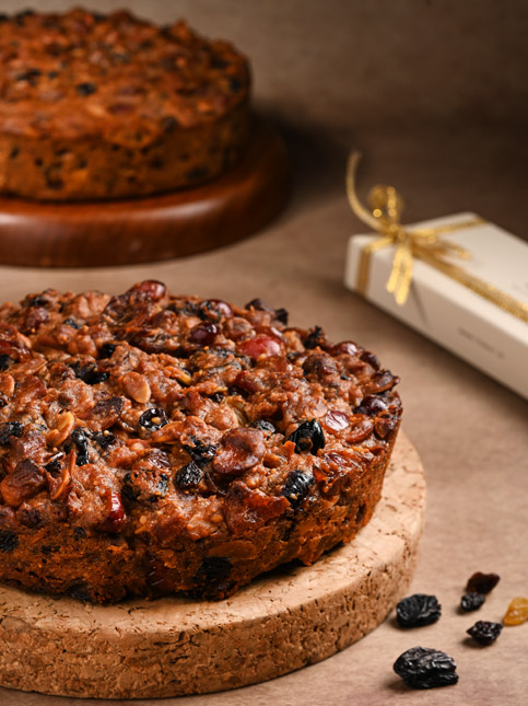 Almond plum cake by L’inoui – Beautiful Homes