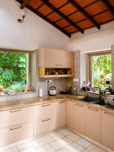 White flooring brightening the kitchen – Beautiful Homes