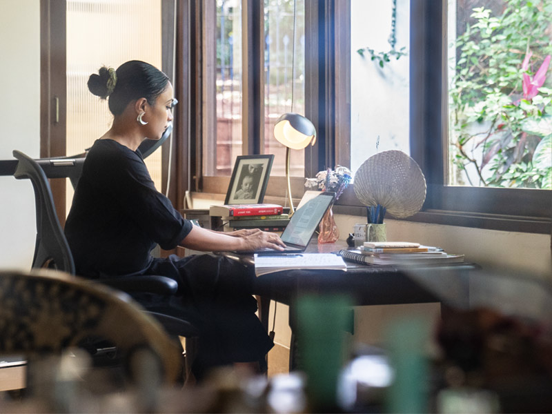 Cat sculpture and family photo on writing desk – Beautiful Homes