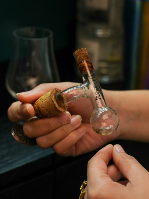 Wine pourer measuring tasting portion – Beautiful Homes