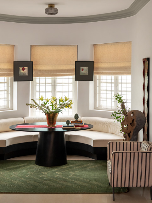 Rounded bay window with built-in seating – Beautiful Homes