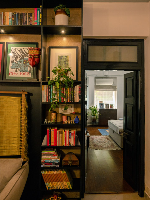 Floor-to-ceiling library with antiques – Beautiful Homes