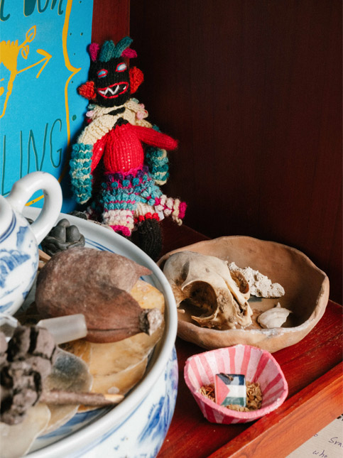 Garden objects placed on shelf – Beautiful Homes