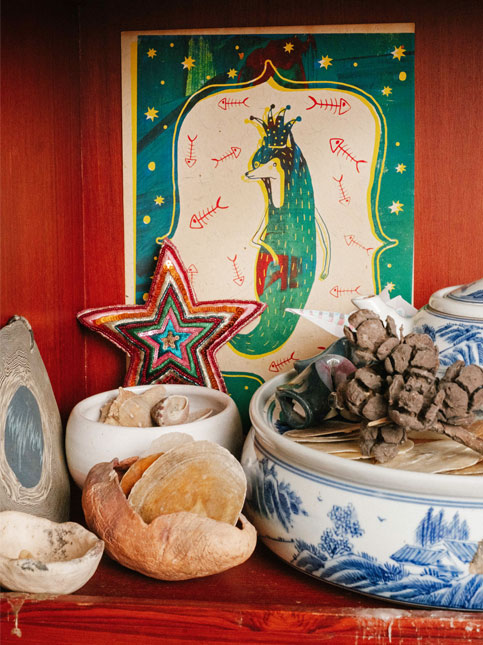 Shelf as a personal memory archive – Beautiful Homes