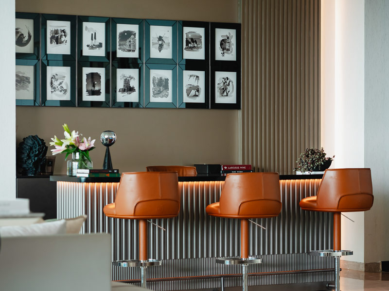 Bar with leather stools – Beautiful Homes