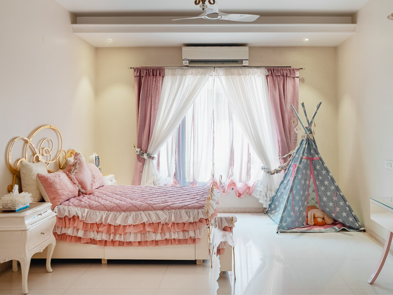 Soft pink girls’ bedroom – Beautiful Homes