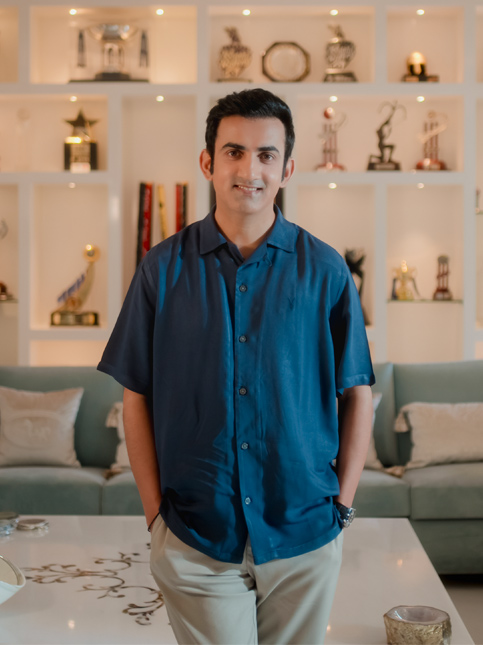 Trophy lounge with memorabilia – Beautiful Homes