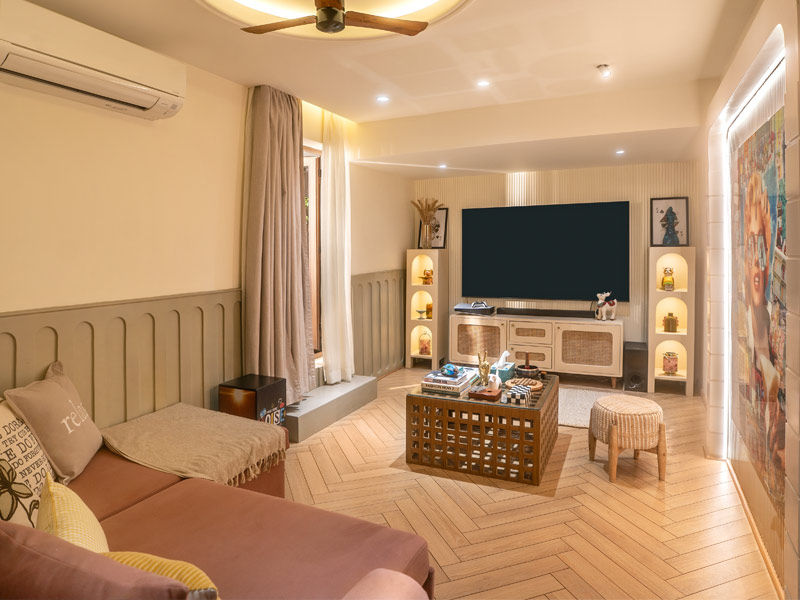 Cosy TV living area with Marilyn Monroe mural – Beautiful Homes