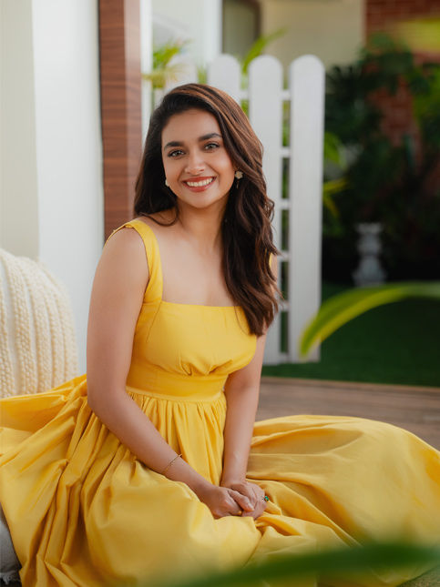 Keerthy Suresh Smiling in yellow dress outdoors – Beautiful Homes
