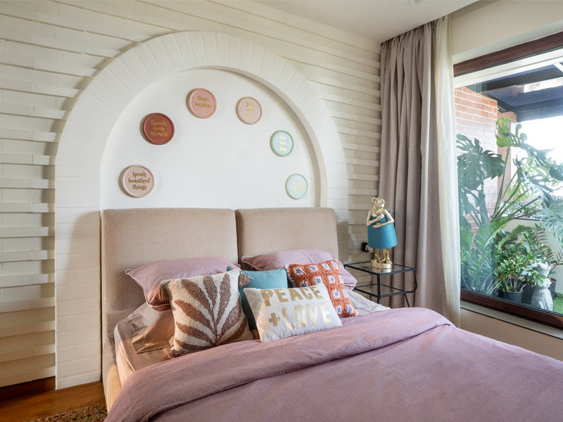 Guest bedroom with neutral Moon Light walls – Beautiful Homes