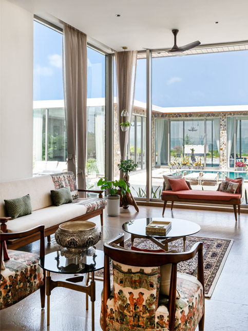 Light-filled living room with lake view – Beautiful Homes