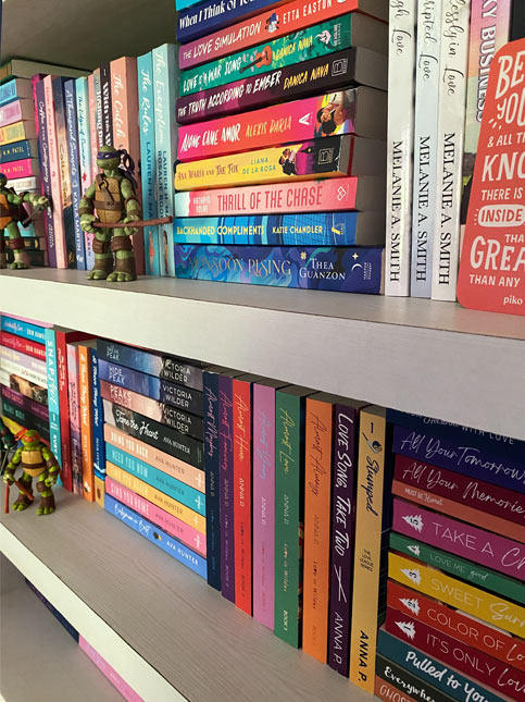 Fantasy and romance books on Anna’s shelf – Beautiful Homes