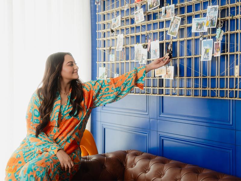 Sonakshi adding photo to travel wall – Beautiful Homes