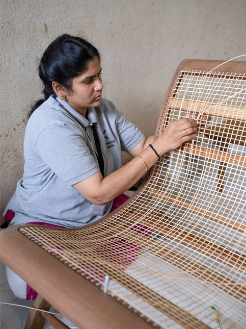 Ramya, whose family has practiced cane weaving for generations, works on the Bentota Lounge Chair – Beautiful Homes