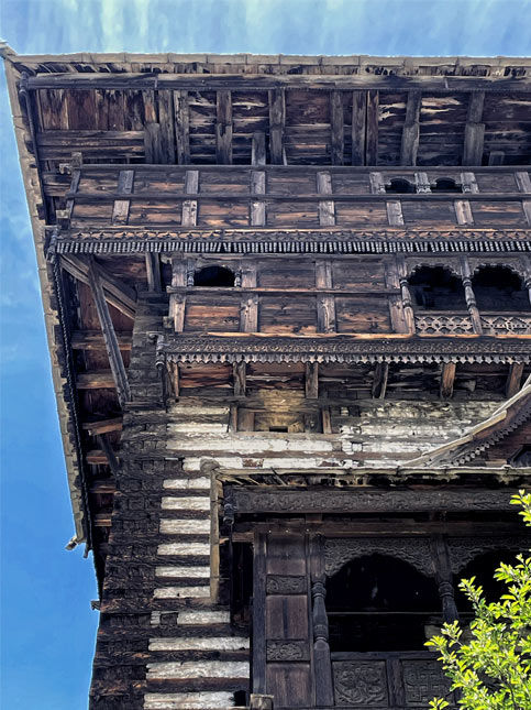 A close reading of kath-kunni reveals a calibrated system: alternating timber beams, stone infill breathing – Beautiful Homes