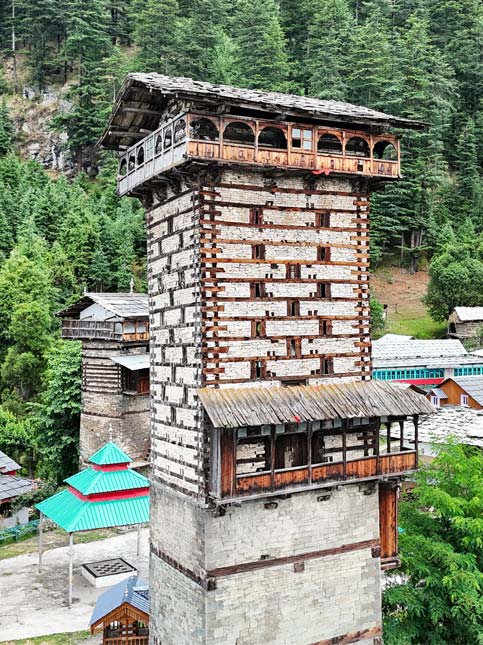 The 350-year-old Chehni Kothi stands as a towering precedent for kath-kunni—stone and timber interlocked without mortar, flexing with seismic tremors – Beautiful Homes