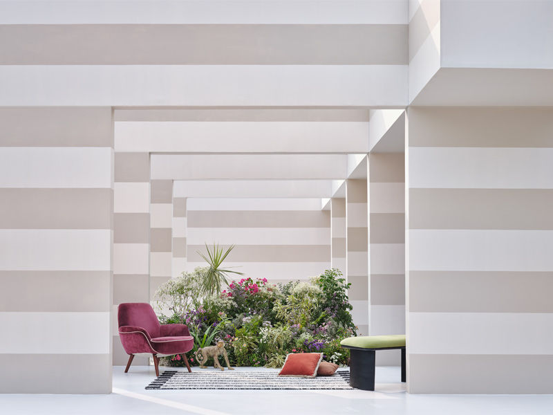 Daydream wallpapers, softened boundaries, slowed perception, rugs, bench, chair, cushions - Beautiful Homes