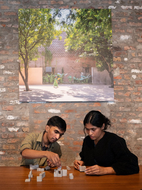 Shared tables with physical models – Beautiful Homes