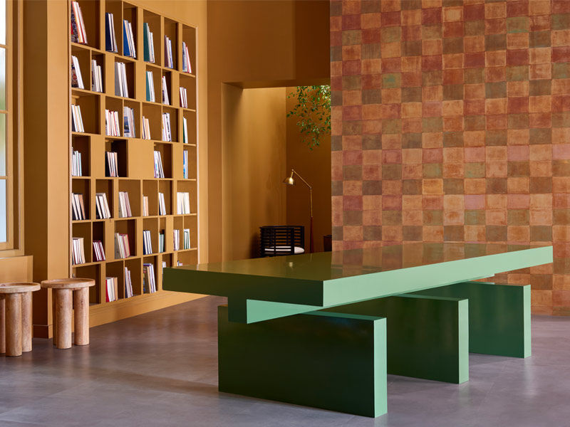 Veined marble, ceramic tiles, matte black metal, stained glass, and brushed gold – Beautiful Homes